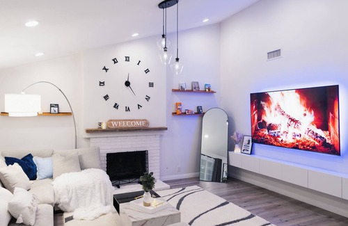 Santa Ana House | Pool + Arcade Cozy Home. Minutes to Disneyland