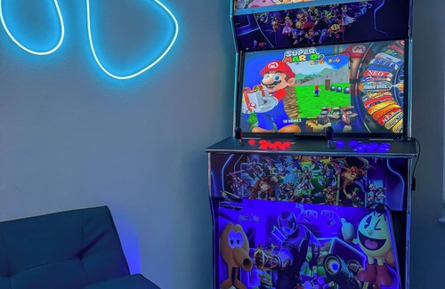 Santa Ana House | Pool + Arcade Cozy Home. Minutes to Disneyland
