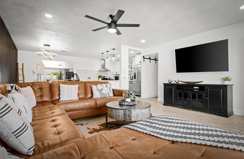 Scottsdale Estates Fifteen House | Pool~Backyard Cabana Bar~Game Room | Sleeps 14