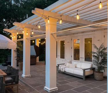 Wrightsville House | Pool Cottage at Roundtop Estate couples oasis