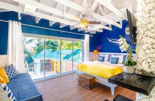 Gambier Apartment | Pool Cottage at Viking Hill - Love Beach