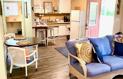 Loxley House | Pool/couples/guest house/fire pit/free parking