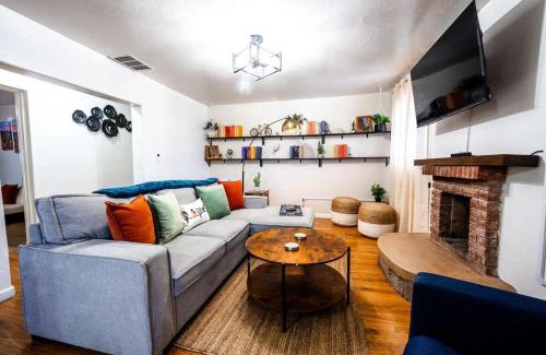 South Park House | Pool, Deck, Fire-Pit - 5 min to UofA & Downtown