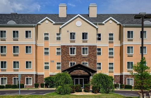 Rockford Condo | Pool. Free Breakfast. Close to Midway Village Museum!
