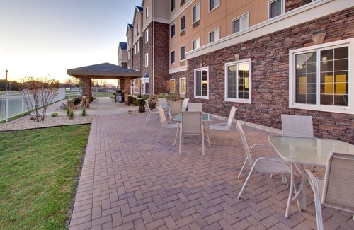 Rockford Condo | Pool. Free Breakfast. Your Next Vacation!