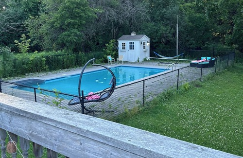 Richmond Hill House | POOL & Garden Oasis in Richmond Hill