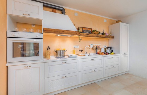 Loborika House | Pool, grill, WiFi, bicycles, billiards, dishwasher, washing machine