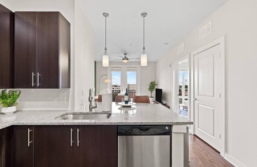 Courier City - Oscawana Apartment | Pool - Gym - FREE parking - Luxury king suite - 5