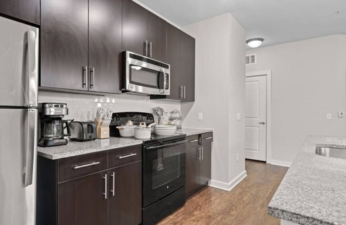 Courier City - Oscawana Apartment | Pool - Gym - FREE parking - Luxury king suite - 6