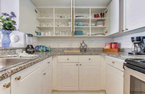 Ash Condo | Pool & Hot Tub Access at Oceanfront Resort Condo!