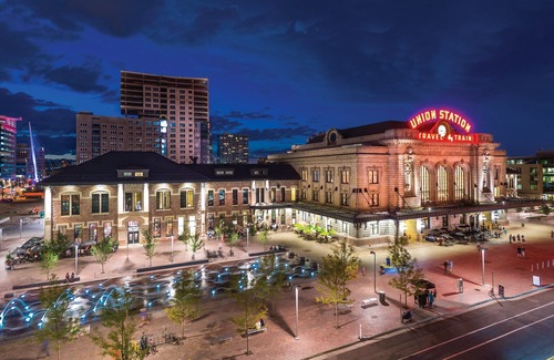 Civic Center Apartment | Pool & Hot Tub. Free Breakfast. Studio in Downtown Denver!