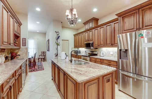 Bastrop House | Pool & Hot Tub in Sunny Smithville Getaway!