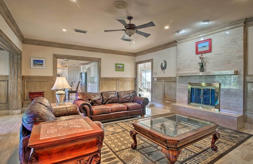 Harlingen House | Pool & Hot Tub: Lakefront Harlingen Home