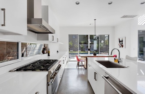 Zilker House | (Pool & Hot Tub) Modern Zilker Farmhouse