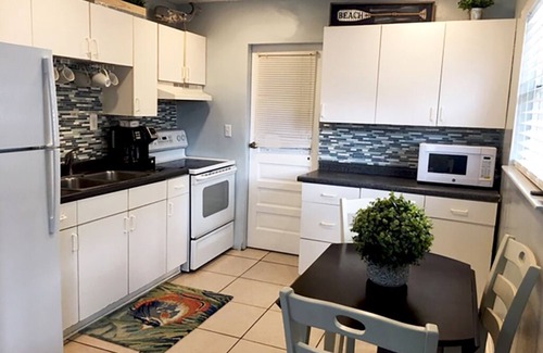 Davie House | Pool, Hot Tub, Outdoor Bar, Fire Pit, BBQ, Outdoor Living, Private Home