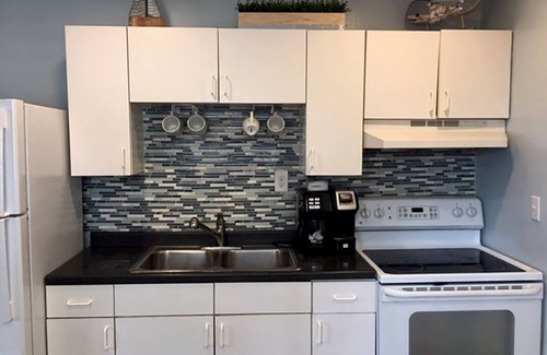 Davie House | Pool, Hot Tub, Outdoor Bar, Fire Pit, BBQ, Outdoor Living, Private Home