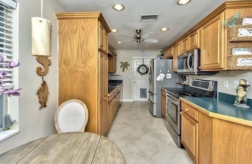 Palm River Estates House | Pool/hot-tub Pet Friendly home with outdoor kitchen