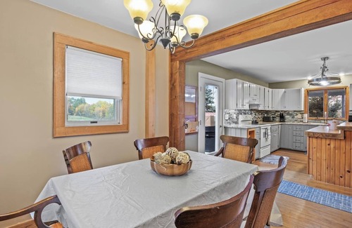 Valois House | Pool | Hot Tub | Seneca Wine Trail | FLX Wineries