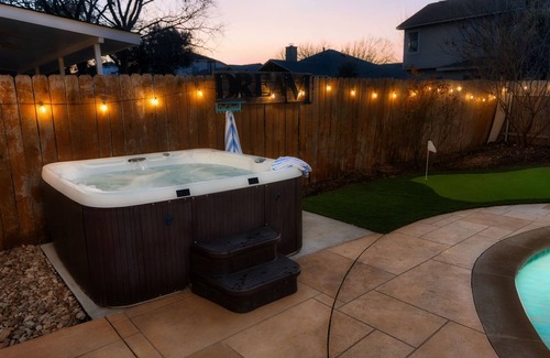 Pflugerville House | Pool+HotTub+Firepit+Grill+Billiards+MiniGolf+PS4