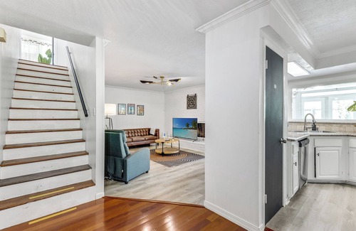 Meadows Place House | Pool House - 5-Bed- Pergola- Sunroom-Pet Friendly