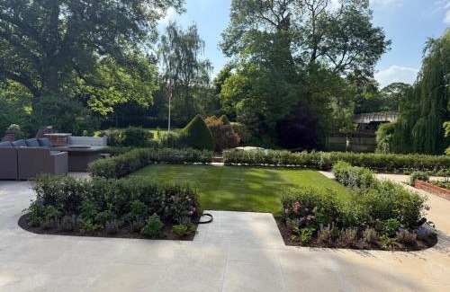 Streatley House | Pool House at Mill Cottage
