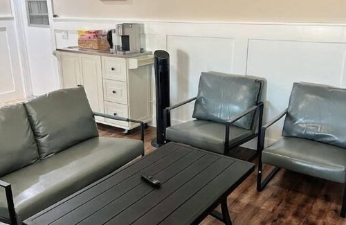 Chino House | Pool House Near Medical Center Downtown Long Stay
