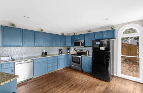 Crestline Heights House | Pool, Huge Porch&Outdoor Dining - Terrace House