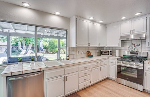 Mission Viejo House | Pool & Jacuzzi: Spacious Home Near Laguna Beach!