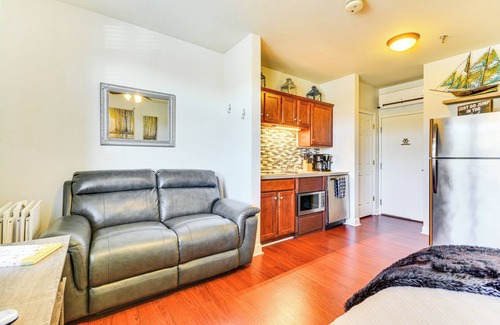 Huddleston Apartment | Pool & Lake Access: Mariners Landing Resort Studio