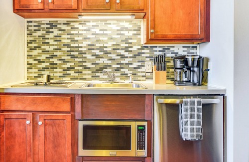 Huddleston Apartment | Pool & Lake Access: Mariners Landing Resort Studio
