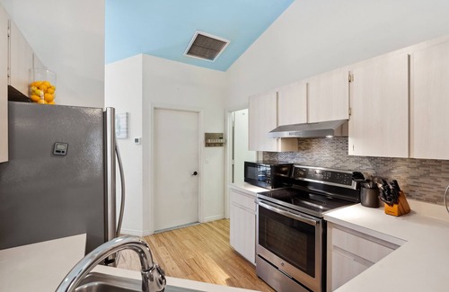 Whitfield House | Pool on the Lake, Peaceful, Close to Beaches, Restaurants, Entertainment