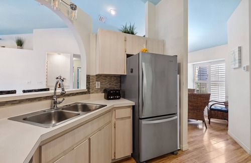 Whitfield House | Pool on the Lake, Peaceful, Close to Beaches, Restaurants, Entertainment