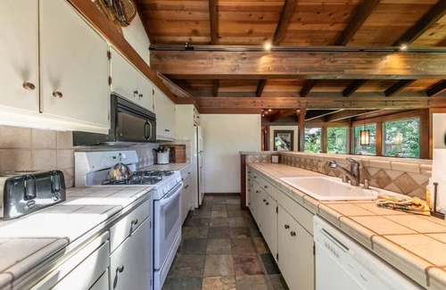 Tahoe Sierra Estates House | Pool|Pier|Beach|Tennis|Pickleball|Walk to Town