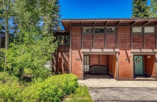 Tahoe Sierra Estates House | Pool|Pier|Beach|Tennis|Pickleball|Walk to Town