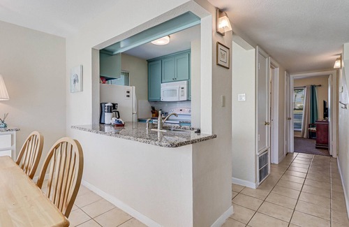 Sailhouse Condo | Pool, Pier, Boat dock, Ramp and Trailer Parking, Tennis Courts.