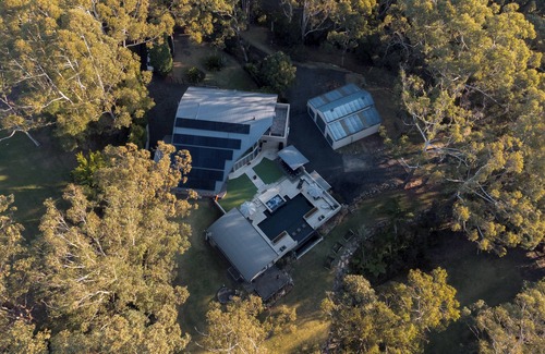 Mount Elliot House | Pool, Sauna and heated Spa (from Sep to May)