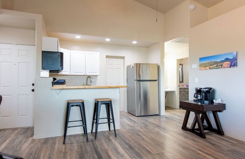 Cornville House | Pool, Sauna, Hot Tub, King Beds, easy access to Sedona! No checkout chores!