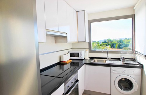 Conil de la Frontera Apartment | Pool, sea views, near to beach, modern and well maintained, sheltered terrace and roof terrace with loungers - Apt. Mero -