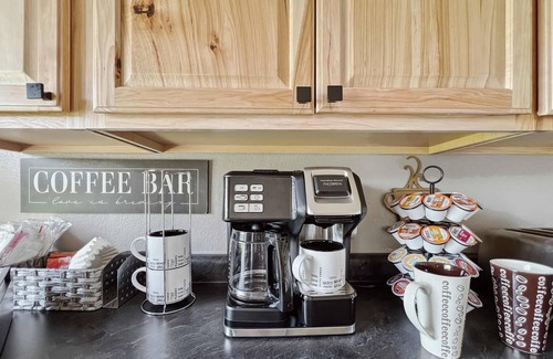 Table Rock Condo | Pool, secluded but mins to strip NO stairs Fishing