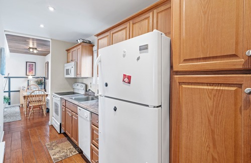 Toms River Condo | Pool side Near Bay 2-Bedroom Condo