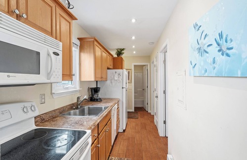 Toms River Condo | Pool side Near Bay 2-Bedroom Condo