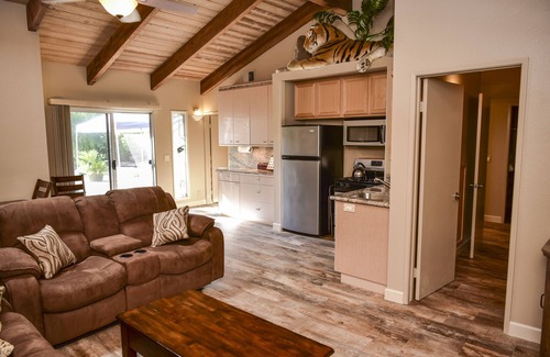Mount Helix House | Pool Side Safari Cabin