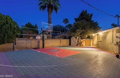 Pointe Scottsdale House | Pool Spa Golf Basketball Court