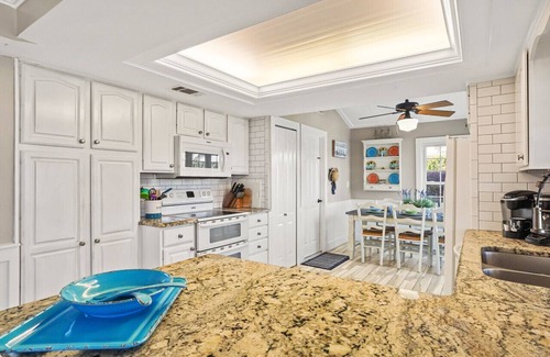 Fort Myers House | Pool, Spa, Kayaks, Bikes, Fishing gear & More
