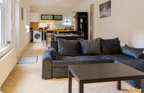 Bedford Apartment | Pool Table|High End Apartment|2 Beds|4 Guests|Wifi