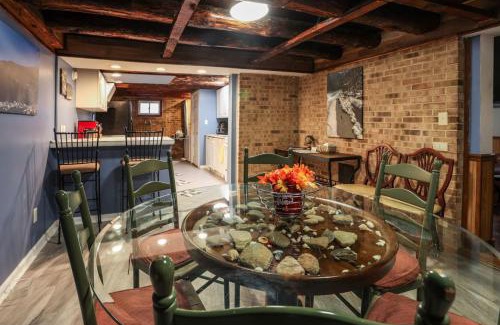 Spottswood House | Pool-Table-Hot Tub-Fire Pit