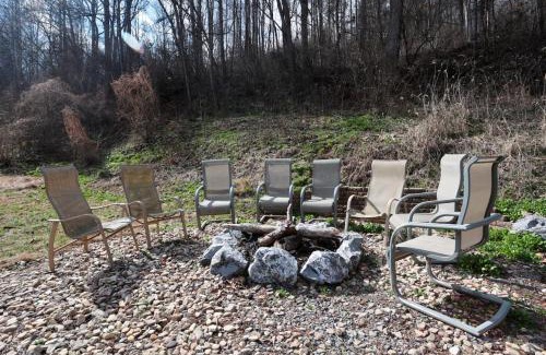 Spottswood House | Pool-Table-Hot Tub-Fire Pit