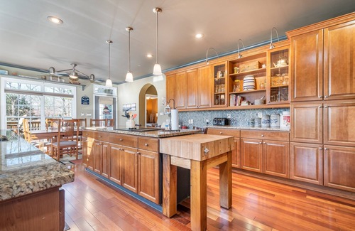 Sherrills Ford House | Pool Table, Massive Balcony, Firepit, & Spacious!