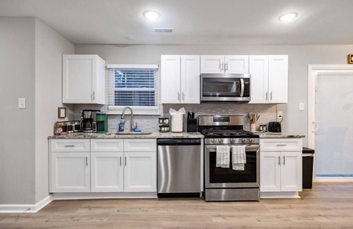 Mosby House | Pool Table Paradise: 3 BR Getaway in RVA!
