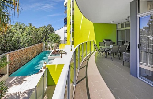 Cairns Central Business District Apartment | Pool View City Centre Apartment 202